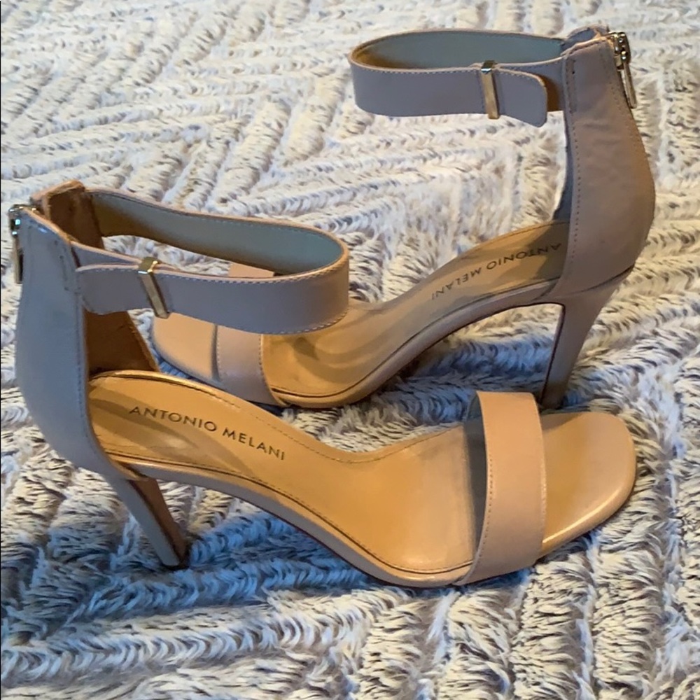 Antonio Melanie Heels